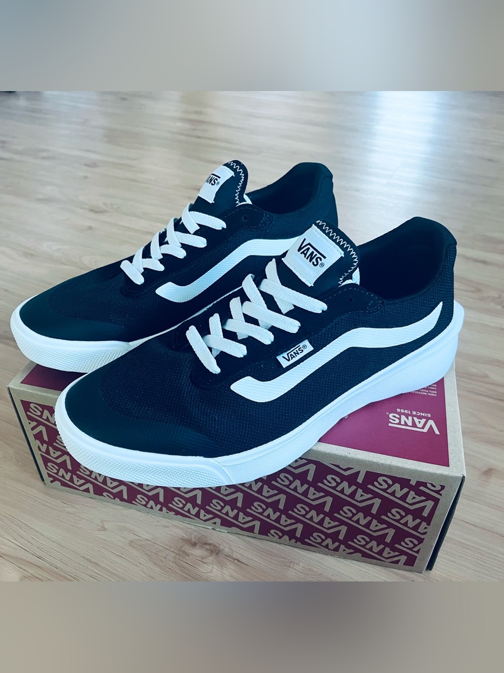 Vans Mens Range BRZ Low-top
Sneaker Men 11.0 US